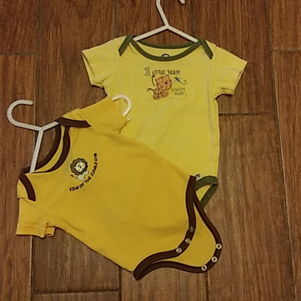 Lot of 2 boys infant 0-3 months and 6-9 months